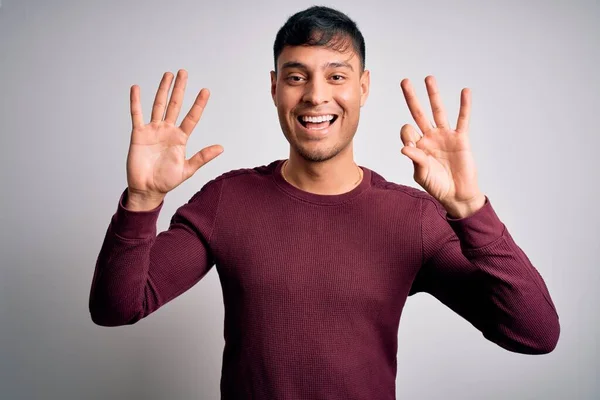 Homem Hispânico Bonito Jovem Vestindo Camisa Casual Sobre Fundo Isolado — Fotografia de Stock