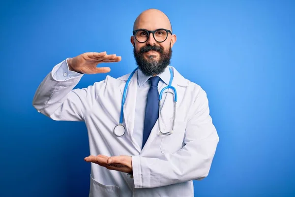 Handsome Bald Doctor Man Beard Wearing Glasses Stethoscope Blue Background — Stock Photo, Image