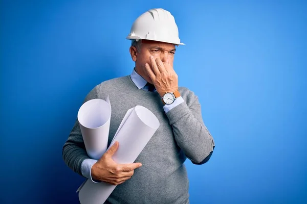 Homem Arquitecto Cabelos Grisalhos Bonito Meia Idade Usando Capacete Segurança — Fotografia de Stock