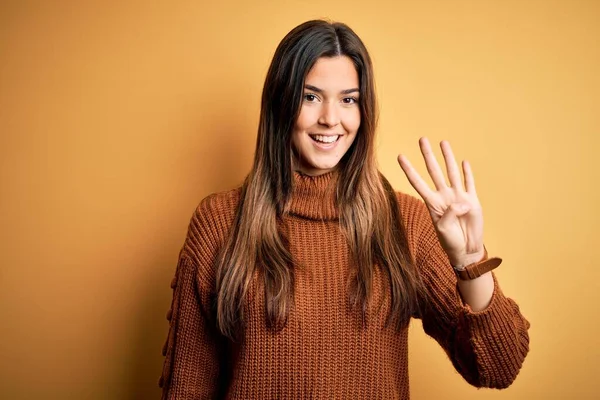 Giovane Bella Ragazza Indossa Maglione Casual Piedi Sopra Isolato Sfondo — Foto Stock