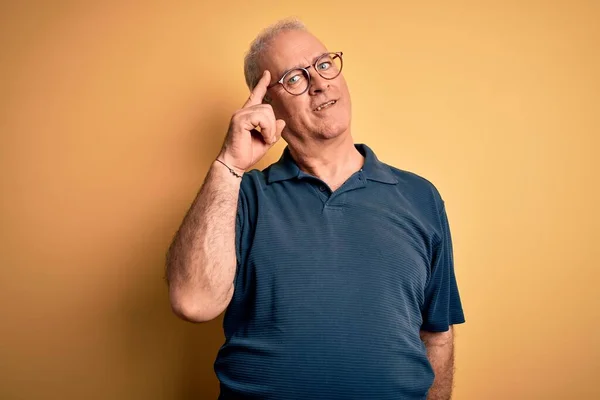 Homem Hoary Bonito Meia Idade Vestindo Pólo Casual Óculos Sobre — Fotografia de Stock