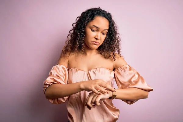 Young Beautiful Woman Curly Hair Wearing Casual Shirt Standing Pink — Stock Photo, Image