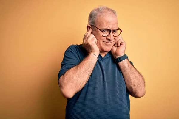 Moyen Âge Bel Homme Satirique Portant Polo Décontracté Des Lunettes — Photo