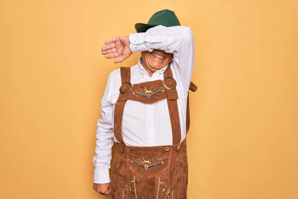 Homme Âgé Aux Cheveux Gris Portant Costume Traditionnel Allemand Octoberfest — Photo