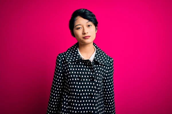 Jong Mooi Aziatisch Meisje Dragen Casual Jas Staan Geïsoleerde Roze — Stockfoto