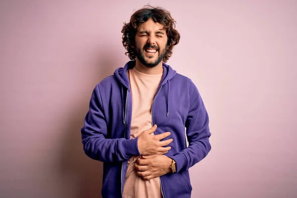 Jovem Bonitão Desportivo Com Barba Vestindo Camisola Casual Sobre Fundo — Fotografia de Stock