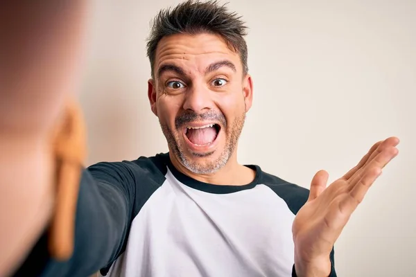 Junger Schöner Emotionaler Mann — Stockfoto