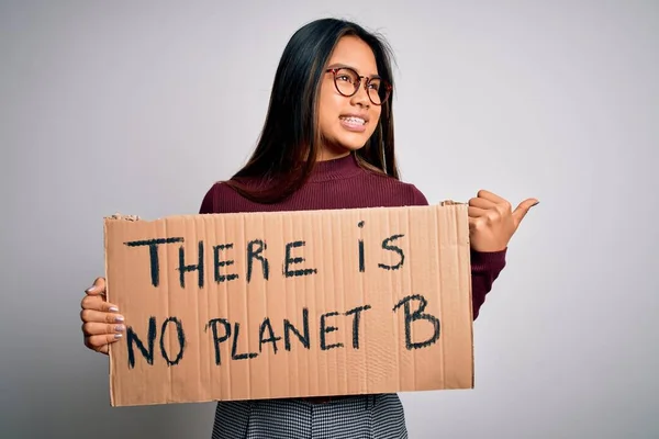 Junge Asiatische Aktivistin Fordert Umwelt Und Hält Banner Mit Planetenbotschaft — Stockfoto