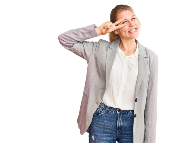 Giovane Bella Donna Bionda Indossa Giacca Elegante Facendo Simbolo Pace — Foto Stock