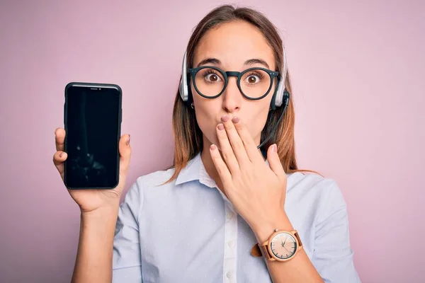 Hermosa Mujer Agente Del Centro Llamadas Que Trabaja Con Auriculares — Foto de Stock