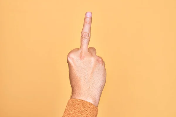 Hand Caucasian Young Man Showing Fingers Isolated Yellow Background Showing — Φωτογραφία Αρχείου