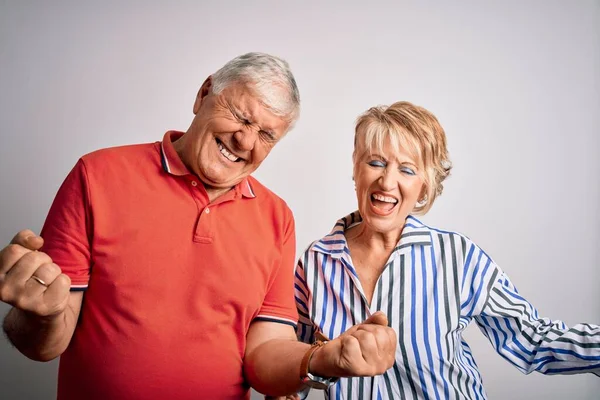 Senior Vackra Par Står Tillsammans Över Isolerad Vit Bakgrund Mycket — Stockfoto