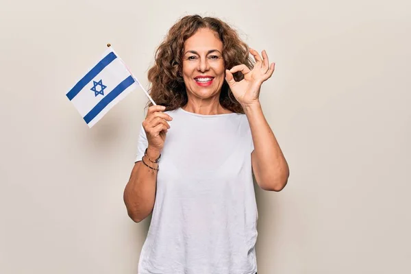 Średniowiecze Piękne Patriotyczne Kobieta Trzyma Flagę Izraela Odizolowanym Białym Tle — Zdjęcie stockowe