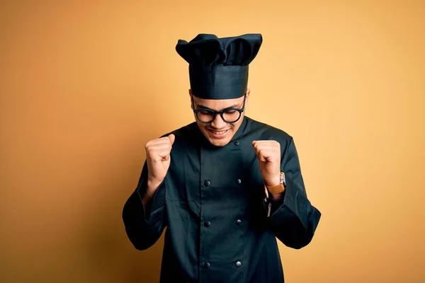 Young Brazilian Chef Man Wearing Cooker Uniform Hat Isolated Yellow — Stock Photo, Image