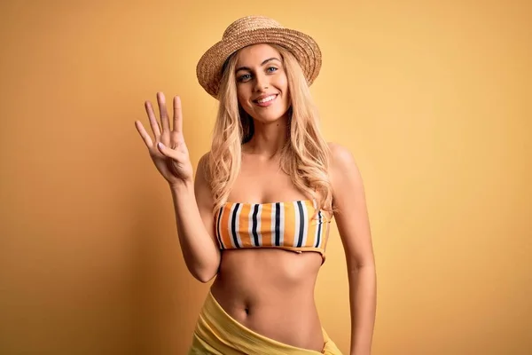 Ung Vacker Blond Kvinna Semester Bär Bikini Och Hatt Över — Stockfoto