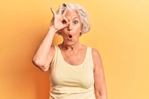 Mujer Mayor Pelo Gris Con Ropa Casual Haciendo Gesto Bien — Foto de Stock