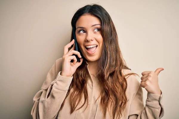 Young Beautiful Brunette Woman Having Conversation Talking Smartphone Pointing Showing — Stock Photo, Image