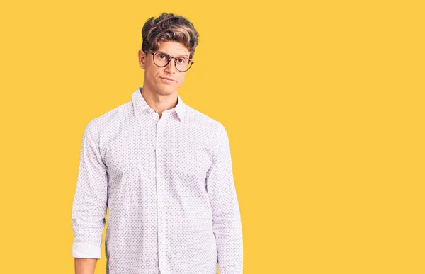 Joven Hombre Guapo Con Ropa Negocios Gafas Escéptico Nervioso Frunciendo — Foto de Stock