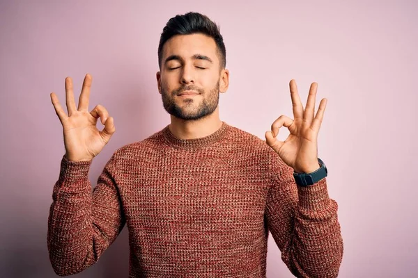 Giovane Bell Uomo Che Indossa Maglione Casual Piedi Sopra Isolato — Foto Stock