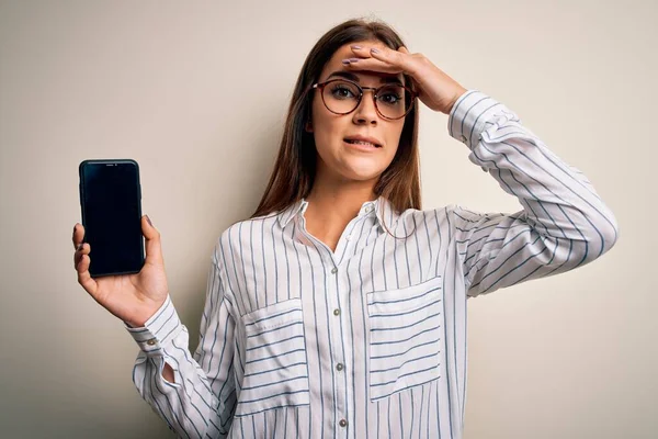 Young Beautiful Brunette Woman Holding Smartphone Showing Screen White Background — Stock Photo, Image