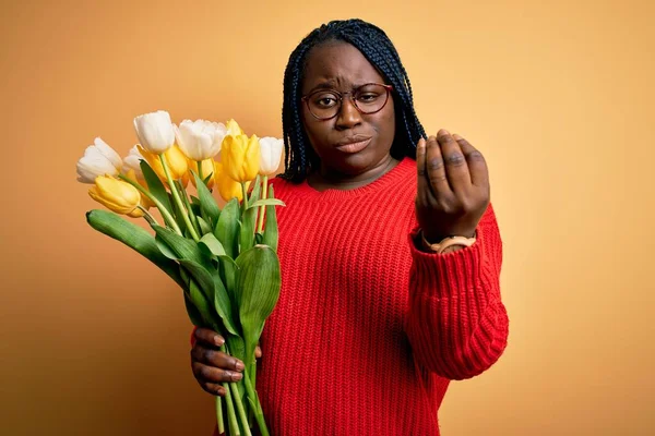 Jeune Afro Américaine Taille Femme Avec Des Tresses Tenant Bouquet — Photo