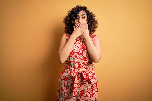 Young Beautiful Curly Arab Woman Vacation Wearing Summer Floral Dress — Stock Photo, Image