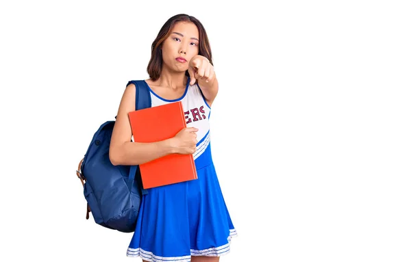 Joven Hermosa Chica China Con Uniforme Porrista Mochila Estudiante Sosteniendo —  Fotos de Stock