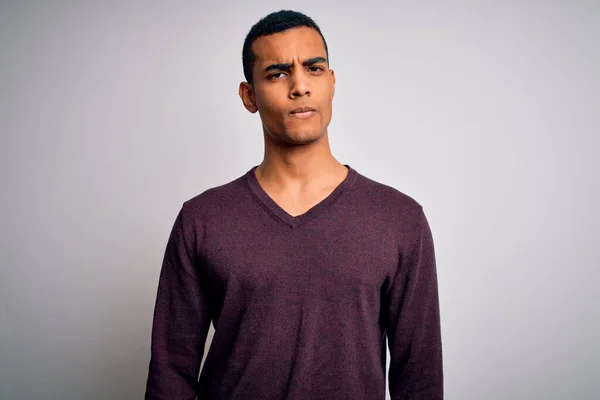 Joven Hombre Afroamericano Guapo Usando Suéter Casual Sobre Fondo Blanco —  Fotos de Stock