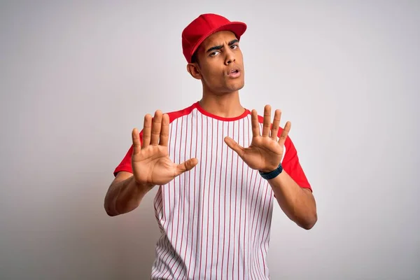 Jovem Atleta Afro Americano Bonito Vestindo Camiseta Beisebol Listrado Boné — Fotografia de Stock