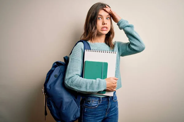 Junge Blonde Studentin Mit Rucksack Und Büchern Aus Der Schule — Stockfoto