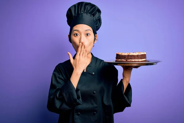 Young Chinese Chef Woman Wearing Cooker Uniform Hat Holding Tray — Stock Photo, Image