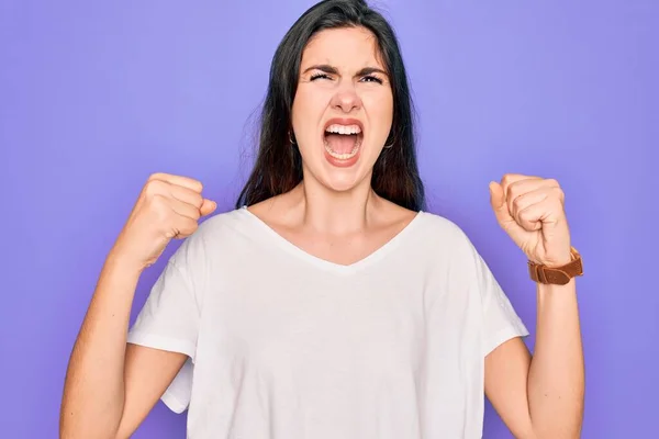 Young Beautiful Brunette Woman Wearing Casual White Shirt Purple Background — Stock Photo, Image