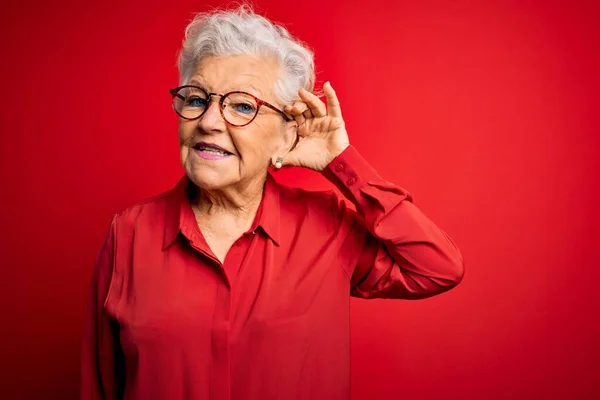 Senior Bela Mulher Cabelos Grisalhos Vestindo Camisa Casual Óculos Sobre — Fotografia de Stock