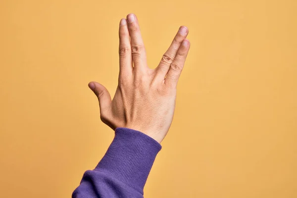 Hand Caucasian Young Man Showing Fingers Isolated Yellow Background Greeting — Stock Photo, Image