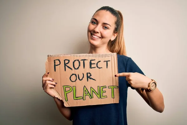 Junge Schöne Blonde Frau Mit Blauen Augen Bittet Schutz Planet — Stockfoto