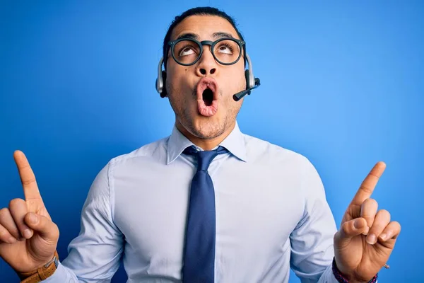 Jonge Braziliaanse Call Center Agent Man Met Bril Stropdas Werken — Stockfoto