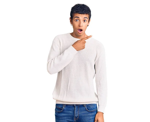 Young African Amercian Man Wearing Casual Clothes Surprised Pointing Finger — Stock Photo, Image