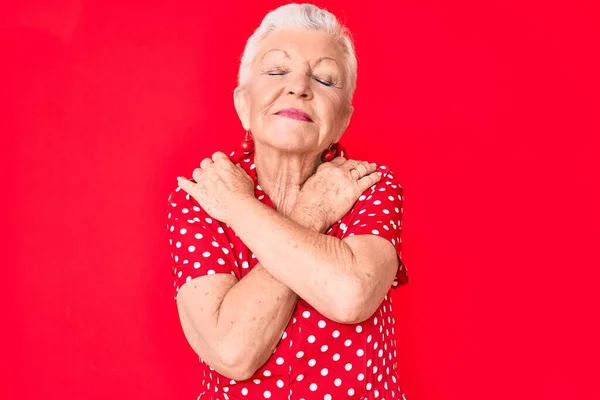 Senior Gyönyörű Kék Szemekkel Ősz Haj Visel Alkalmi Nyári Ruhák — Stock Fotó