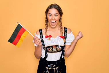 Mavi gözlü, güzel, sarışın, vatansever kadın elinde Alman bayrağı taşıyan, gururla bağıran, zafer ve başarıyı kutlayan, heyecanlı, coşkulu, coşkulu, coşkulu bir elbise giyiyor.