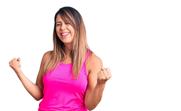 Jovem Mulher Bonita Vestindo Sportswear Muito Feliz Animado Fazendo Gesto — Fotografia de Stock