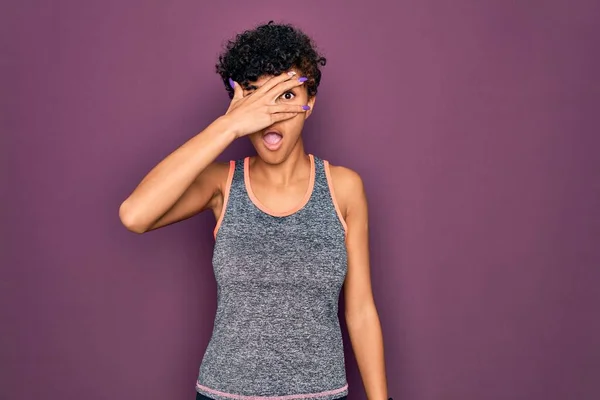 Mladý Krásný Afroameričan Afro Sportovkyně Dělá Cvičení Sobě Sportovní Oblečení — Stock fotografie