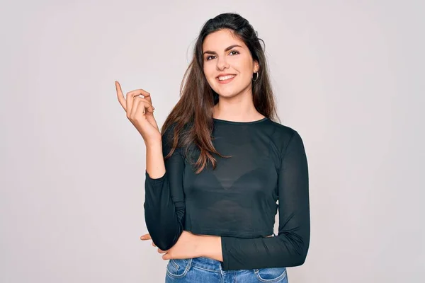 Jonge Mooie Brunette Vrouw Dragen Casual Trui Jeans Staan Geïsoleerde — Stockfoto