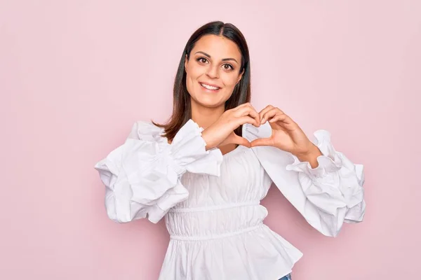 Young Beautiful Brunette Woman Wearing Casual White Dress Standing Pink — Stock Photo, Image