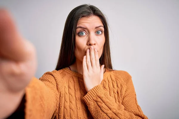 Giovane Bella Donna Con Gli Occhi Azzurri Che Indossa Maglione — Foto Stock