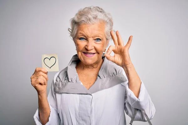 Senior Beautiful Grey Haired Woman Holding Reminder Paper Heart White — Stock Photo, Image