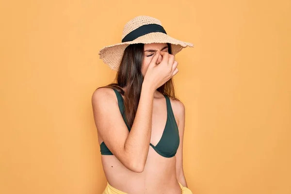 Joven Hermosa Chica Con Bikini Traje Baño Sombrero Sol Verano — Foto de Stock