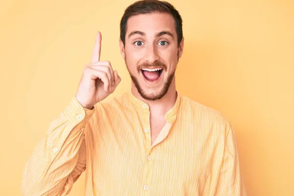 Young Handsome Man Wearing Casual Clothes Pointing Finger Successful Idea — Stock Photo, Image