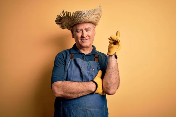 Middle Age Hoary Farmer Man Wearing Apron Hat Isolated Yellow — Stock Photo, Image