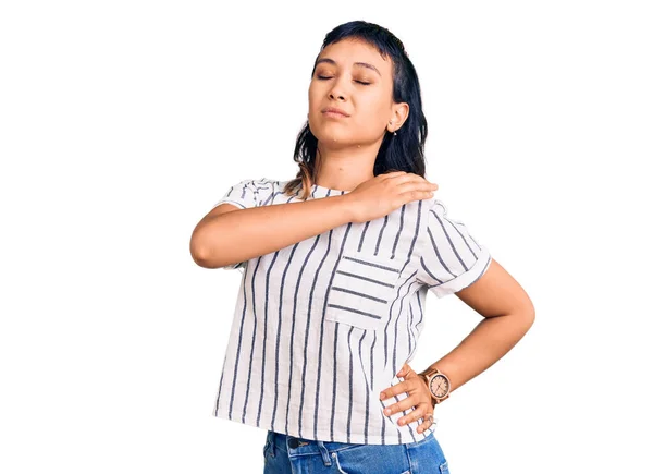 Mujer Joven Que Usa Ropa Casual Que Sufre Dolor Cuello — Foto de Stock