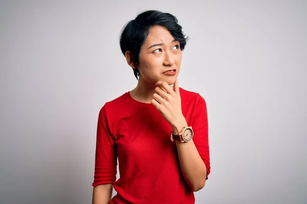 Jong Mooi Aziatisch Meisje Dragen Casual Rood Shirt Staan Geïsoleerde — Stockfoto